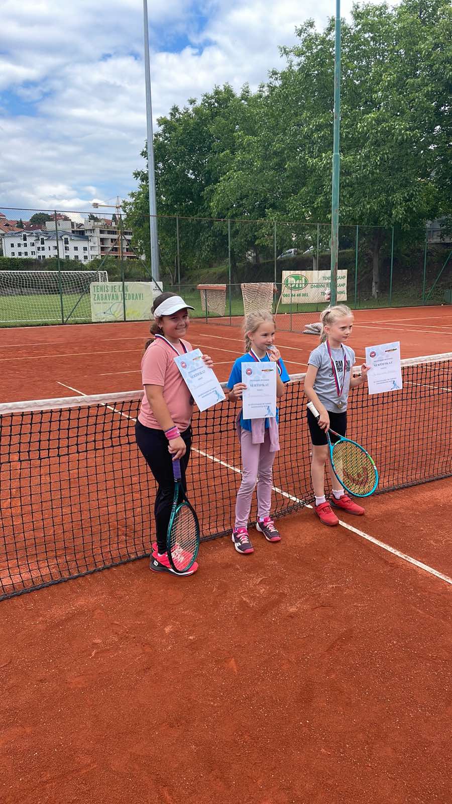 Pobeda devojcice narandzasti 24052025 1